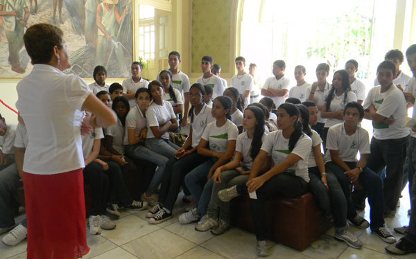 Palácio-Museu Olímpio Campos recebe a primeira turma de alunos de escolas estaduais