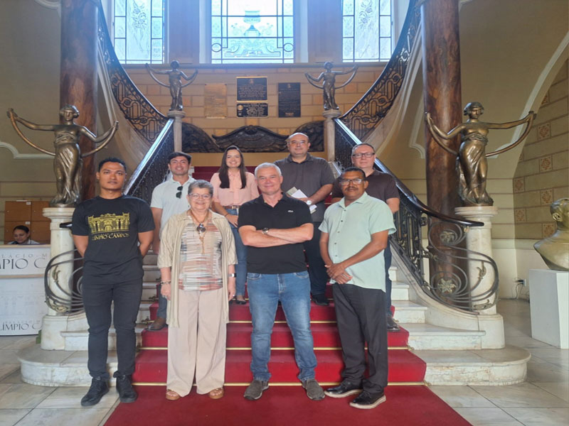 ALMIRANTE PAVONI VISITA O PALCIO MUSEU
