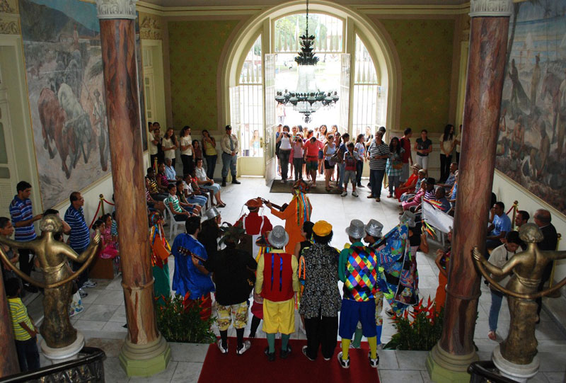 Idosos vo ao Palcio-Museu